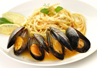 Image showing mussels with spaghetti 