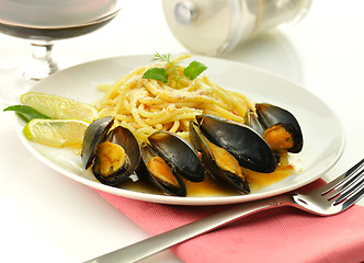 Image showing mussels with spaghetti