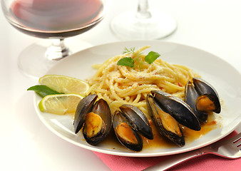 Image showing mussels with spaghetti