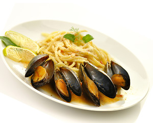 Image showing mussels with spaghetti