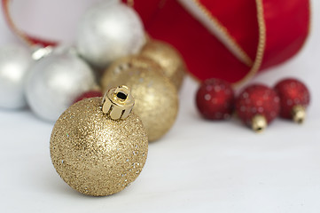 Image showing Christmas motifs with balls and chains