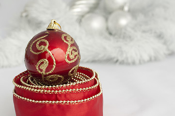 Image showing Christmas motifs with balls and chains