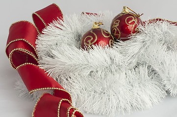 Image showing Christmas motifs with balls and chains