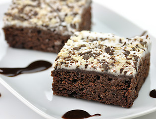 Image showing brownies with chocolate sauce