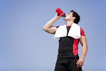 Image showing Athlete drinking water