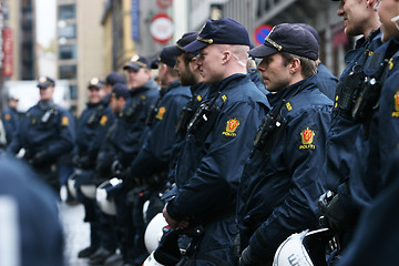 Image showing Police officers on call