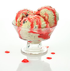 Image showing cookies' ice cream with strawberry topping 