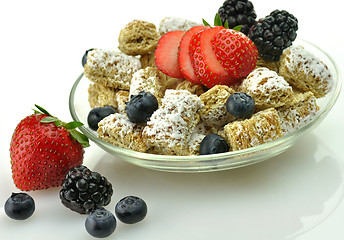 Image showing Shredded Wheat Cereal with fruits and berries 