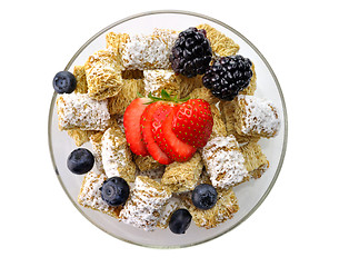 Image showing Shredded Wheat Cereal with fruits and berries 