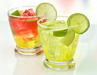 Image showing cocktails with ice and lime 