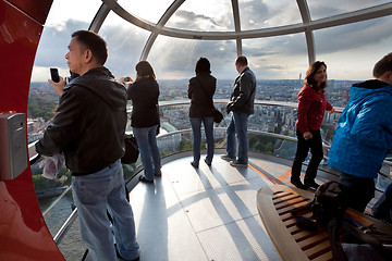 Image showing Tourists in the London eye cabin observing city from above