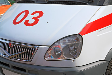 Image showing car to ambulance on road