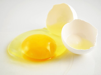 Image showing broken egg 