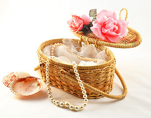 Image showing decorative basket with pearl 