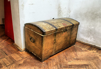 Image showing old coffer on dirty floor