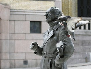 Image showing Living statue