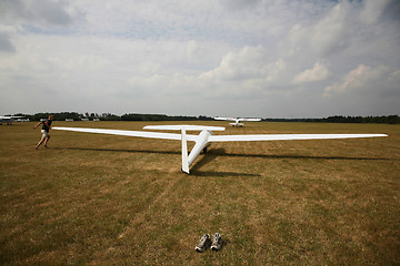 Image showing Glider starting