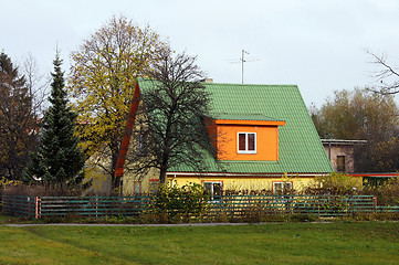 Image showing The house and plants