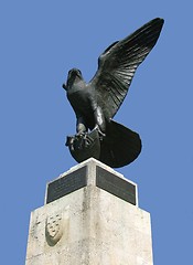 Image showing Proud eagle statue against blue sky