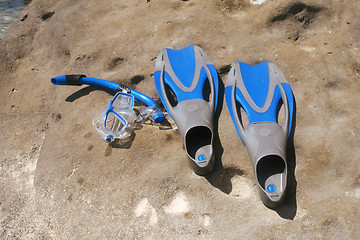 Image showing Flippers and snorkel to the mask.