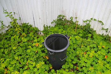 Image showing Mülltonne mit Wasser