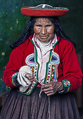 Image showing Peruvian woman weaving