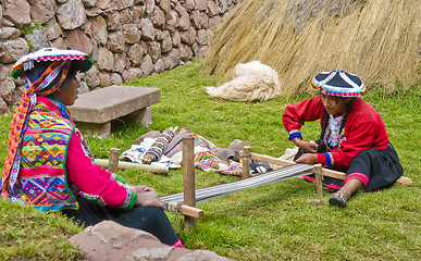 Image showing Peruvian women weaving