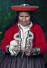 Image showing Peruvian woman weaving