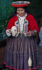 Image showing Peruvian woman weaving