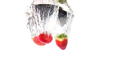 Image showing strawbarry fruit in water