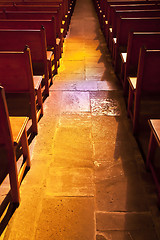 Image showing Aisle between pews