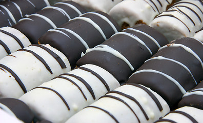 Image showing Round mini chocolate pie with strips from above