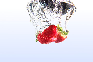 Image showing strawbarry fruit in water