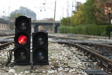 Image showing Traffic light shows red signal 