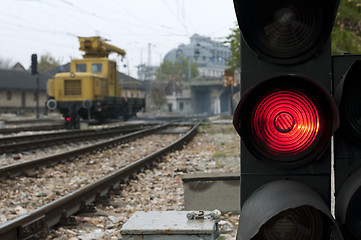 Image showing Traffic light shows red signal 