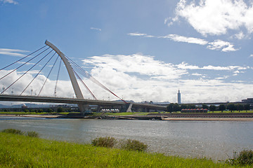 Image showing Dazhi Bridge over the Keelung River