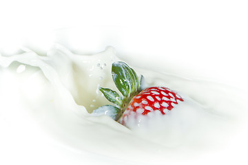 Image showing strawberry splashing into milk