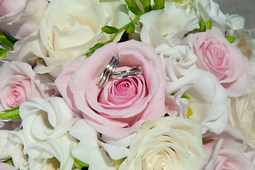 Image showing wedding rings on bouquet of bride