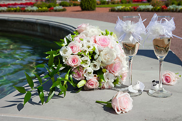 Image showing wedding bouquet of tbride and  glasses of champagne
