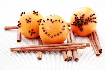 Image showing oranges with cloves