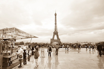 Image showing Eiffel tower at dusk