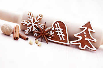 Image showing gingerbreads with spices