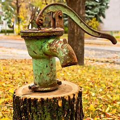 Image showing Rusty olf water pump