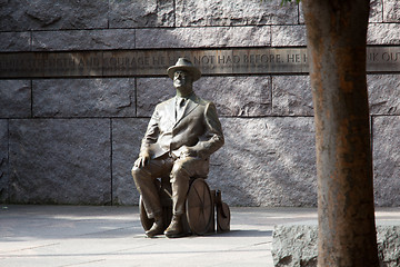 Image showing Statue of Roosevelt in wheelchair