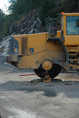 Image showing Big truck, missing wheel