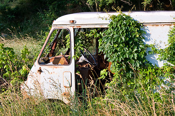 Image showing Close up of rusty van