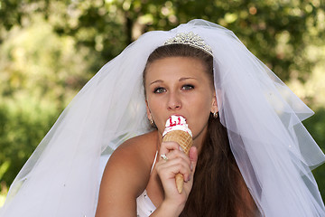 Image showing Bride with ice cream