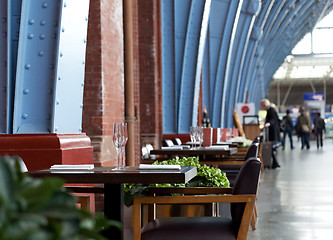 Image showing Restaurant tables at St Pancras