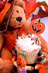 Image showing Halloween bear with cupcakes