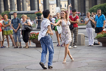 Image showing Dances in the street